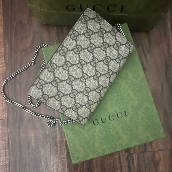 Authentic Gucci crossbody like new - Picture 3 of 4